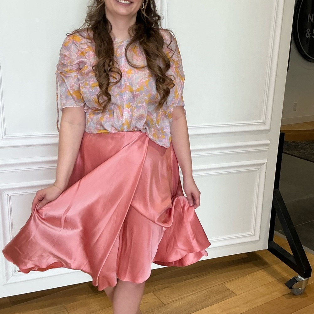 Alice + Olivia Elegant asymetrical Pink Satin Skirt - Picture 4 of 14